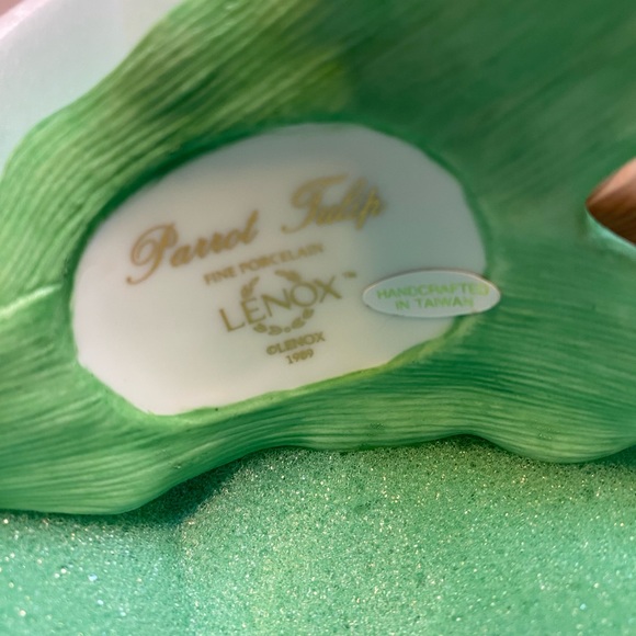 Lenox Parrot Tulip Porcelain Figurine - Retired - Picture 6 of 11